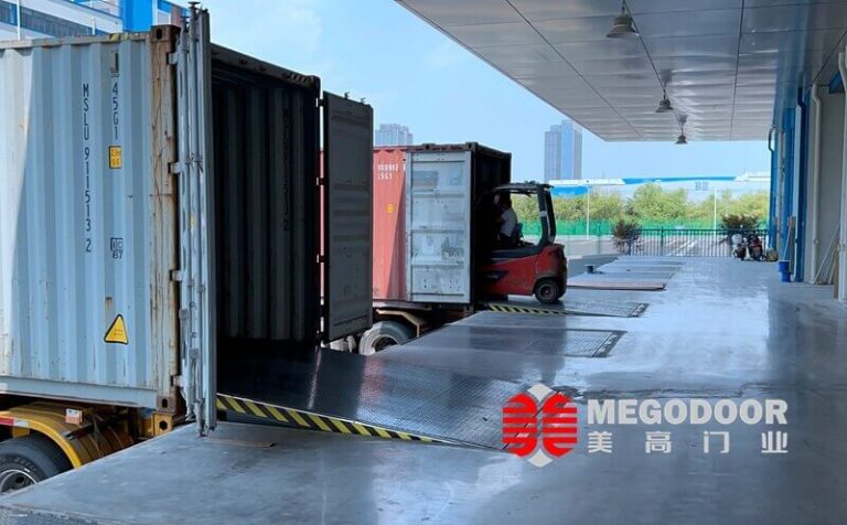 泰州液压装卸货平台：提升仓储效率与安全的整体解决方案缩略图