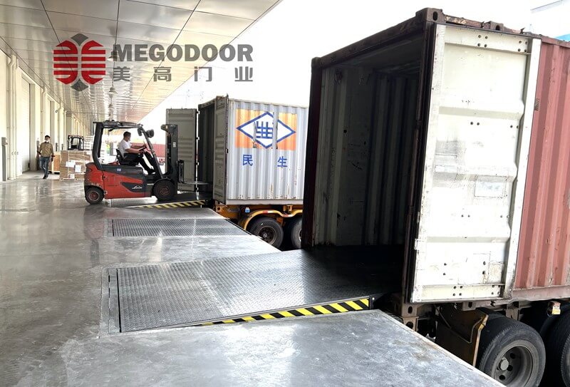 泰州电动装卸升降平台：高效物流的智能枢纽缩略图