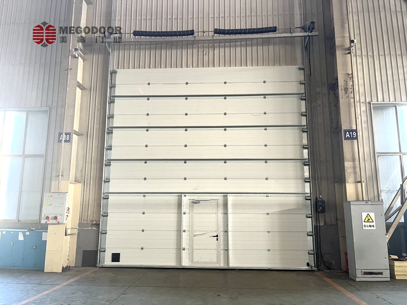 泰州汽车配件厂专用垂直转弯工业提升门缩略图