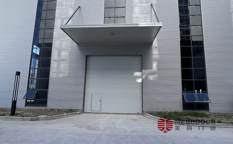 泰州大型抗强风工业提升门缩略图 泰州大型抗强风工业提升门缩略图