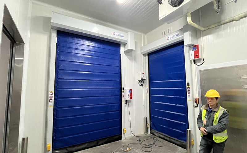 泰州冷库升级新方案:保温快速卷帘门助力冷链物流高效运转插图1 泰州冷库升级新方案:保温快速卷帘门助力冷链物流高效运转插图1