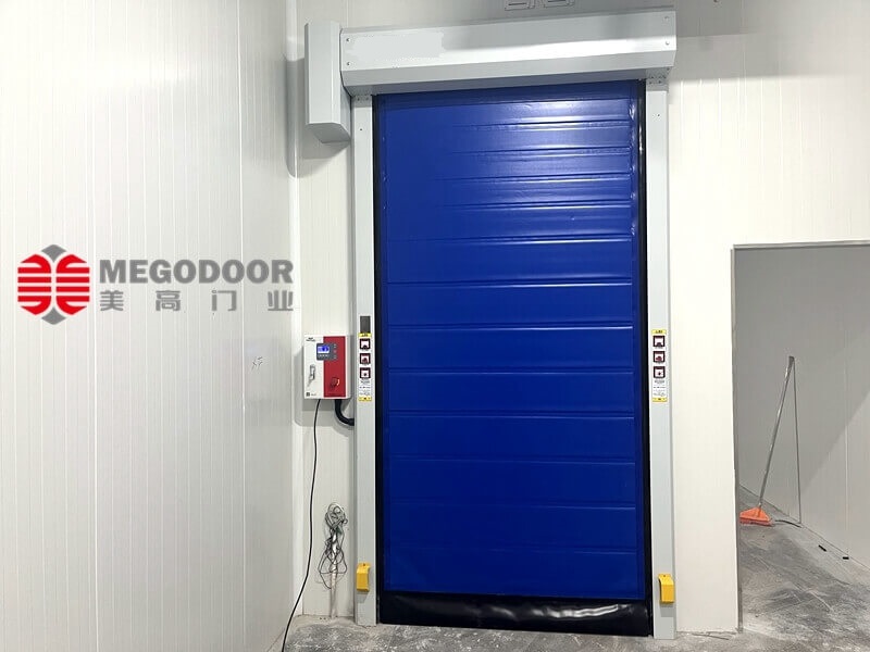 泰州冷库升级新方案:保温快速卷帘门助力冷链物流高效运转缩略图 泰州冷库升级新方案:保温快速卷帘门助力冷链物流高效运转缩略图