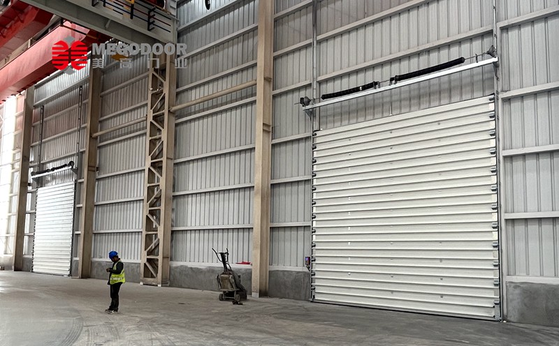 泰州大型抗强风工业提升门:工业建筑入口的坚固卫士插图1 泰州大型抗强风工业提升门:工业建筑入口的坚固卫士插图1